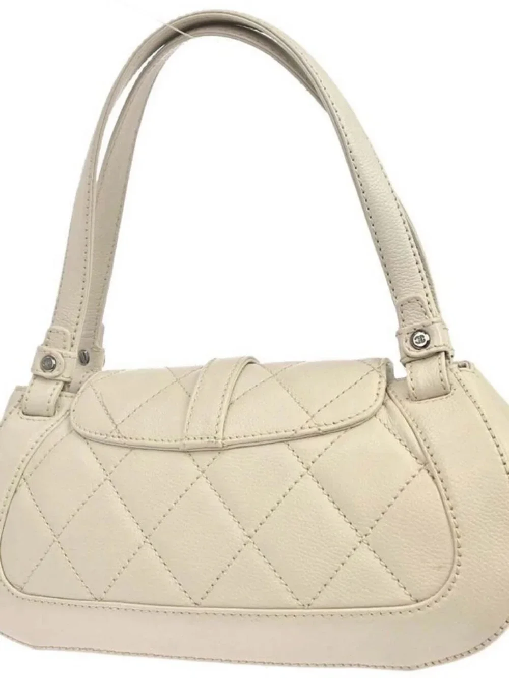 CHANEL outside 	a+